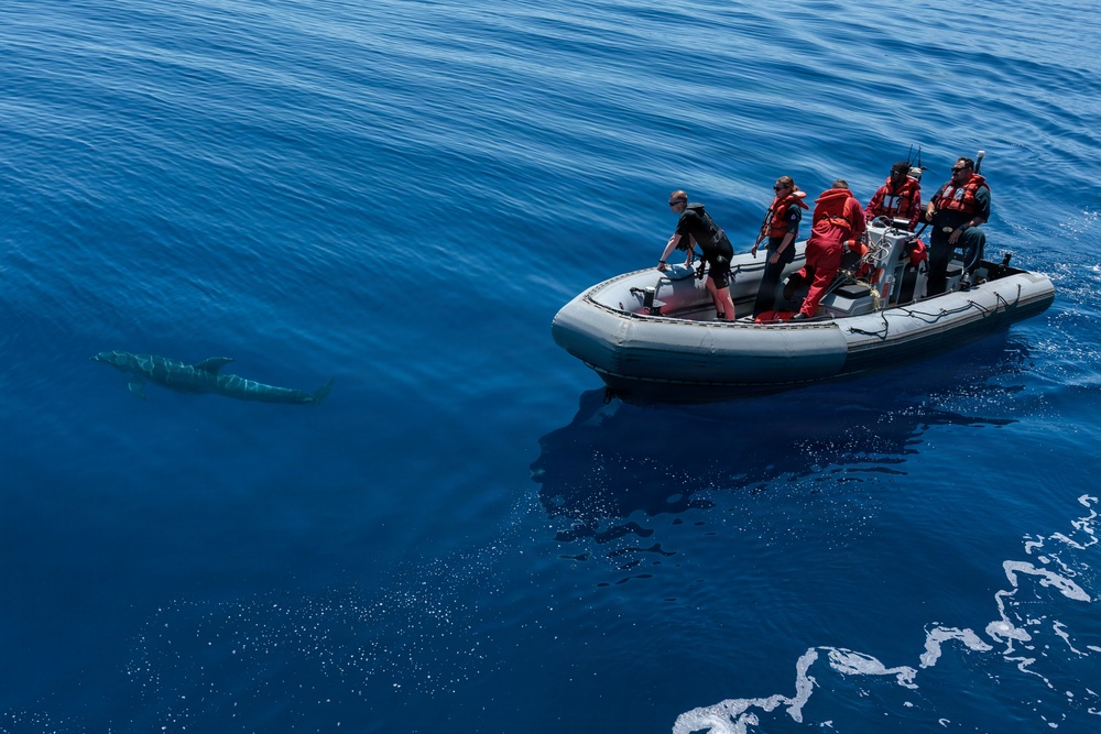 Small Boat Operations aboard USS Gonzalez (DDG 66)