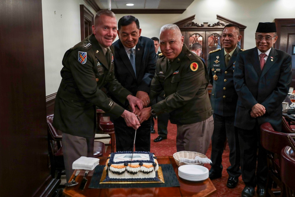 Carden meets with Indonesian Minister of Defense