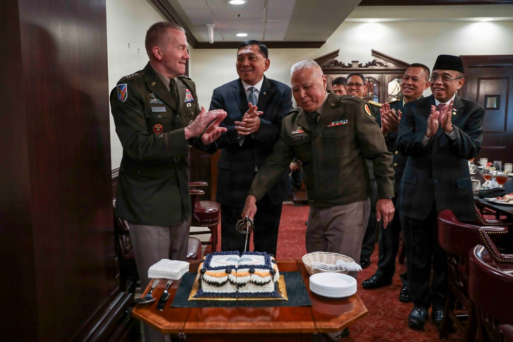 Carden meets with Indonesian Minister of Defense