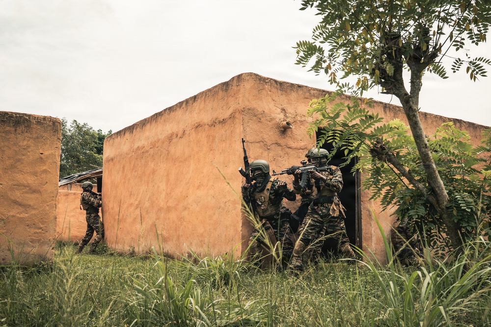 Multinational forces integrate multidomain capabilities during Flintlock 26