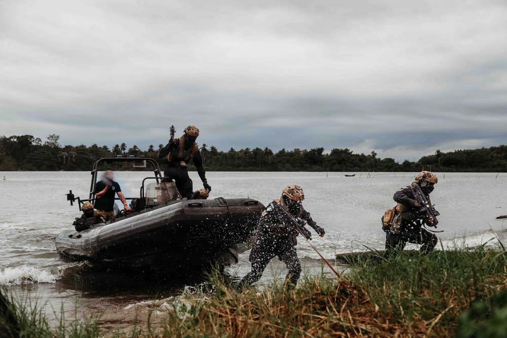 Multinational forces integrate multidomain capabilities during Flintlock 26