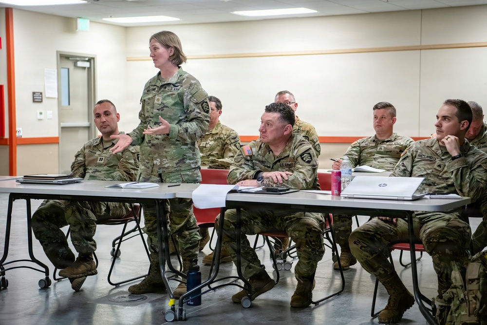 Oregon State House Representative April Dobson visits Oregon Citizen-Soldiers during their annual training in California