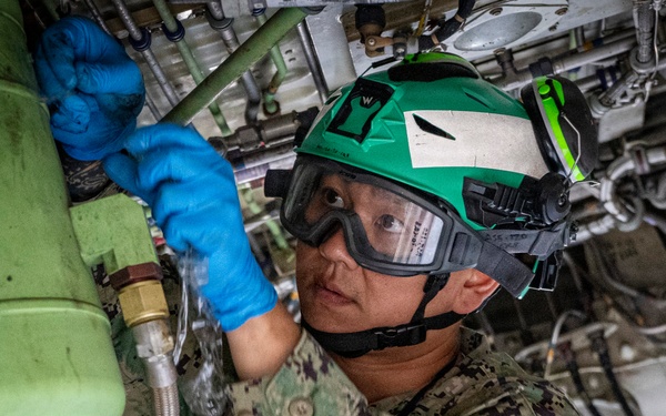 VP-26 Tridents Perform Hydraulic Maintenance on P-8A Poseidon