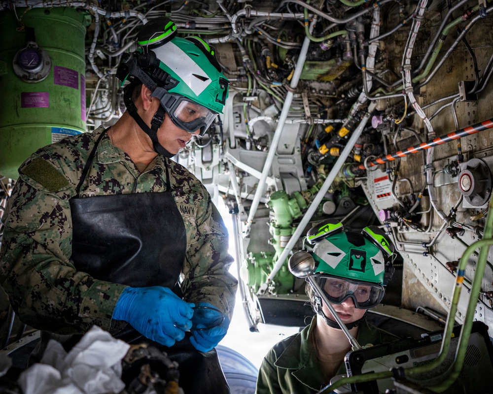 VP-26 Tridents Perform Hydraulic Maintenance on P-8A Poseidon