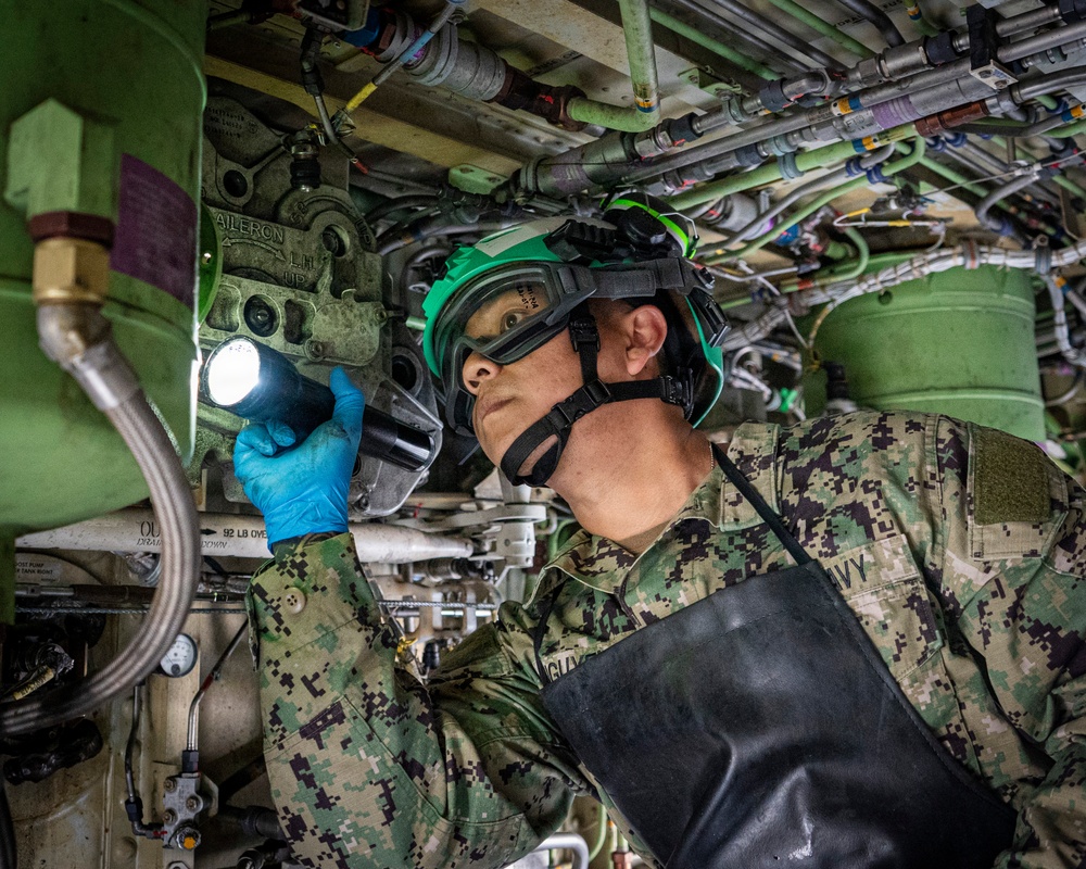 VP-26 Tridents Perform Hydraulic Maintenance on P-8A Poseidon