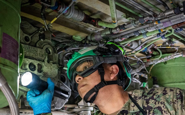 VP-26 Tridents Perform Hydraulic Maintenance on P-8A Poseidon