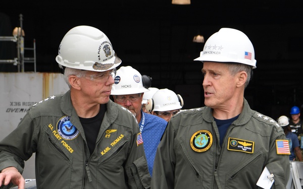 Commander, USFFC and Commander, U.S. Pacific Fleet Visit USS John C. Stennis (CVN 74)