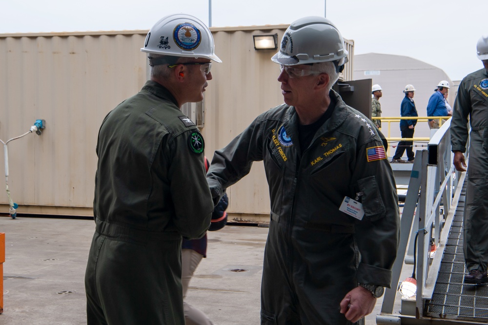 Commander, USFFC Visits USS John C. Stennis (CVN 74)