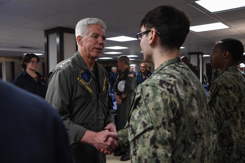 Commander, USFFC and Commander, U.S. Pacific Fleet Visit USS John C. Stennis (CVN 74)