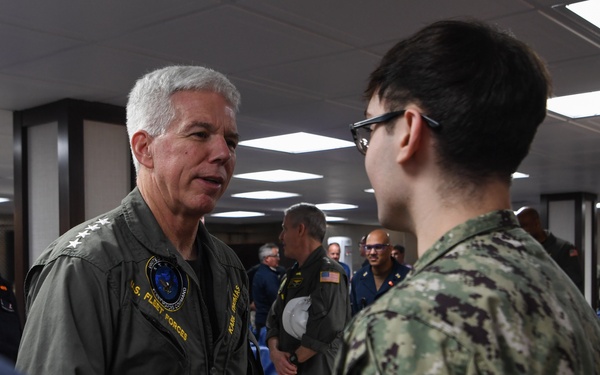 Commander, USFFC and Commander, U.S. Pacific Fleet Visit USS John C. Stennis (CVN 74)