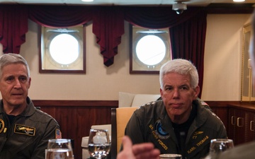 Commander, USFFC and Commander, U.S. Pacific Fleet Visit USS John C. Stennis (CVN 74)