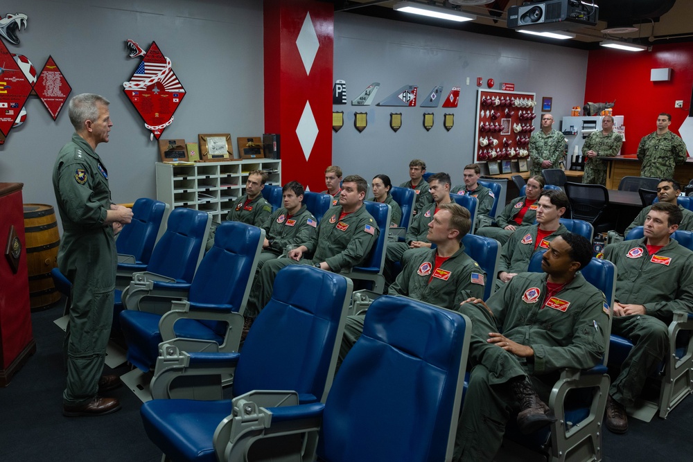 Vice Adm. Hannifin visits Carrier Air Wing 5