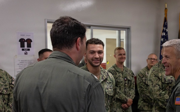 Vice Adm. Hannifin visits Carrier Air Wing 5
