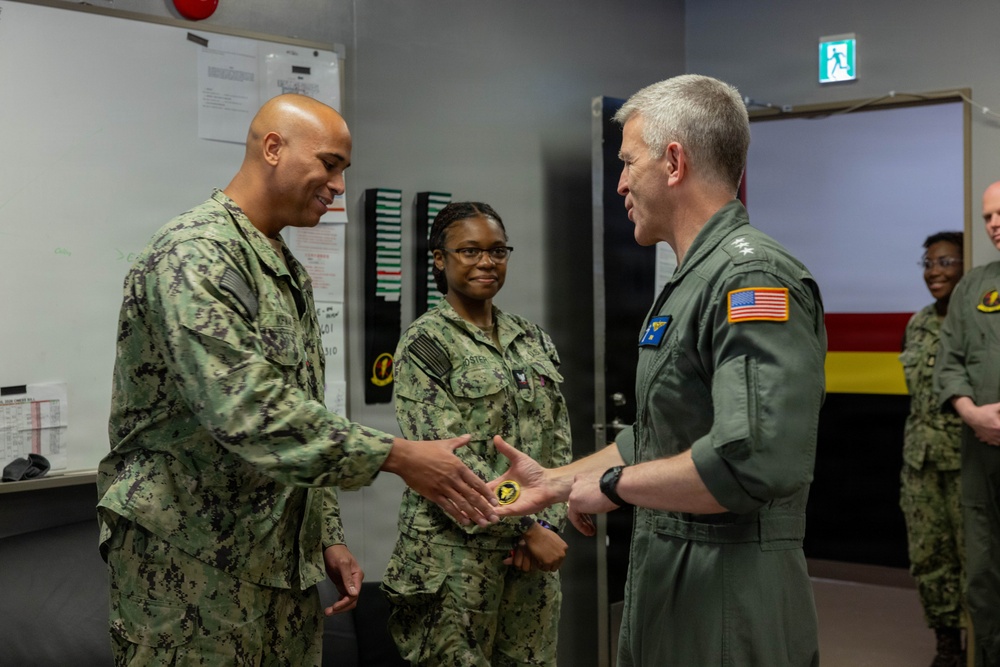 Vice Adm. Hannifin visits Carrier Air Wing 5