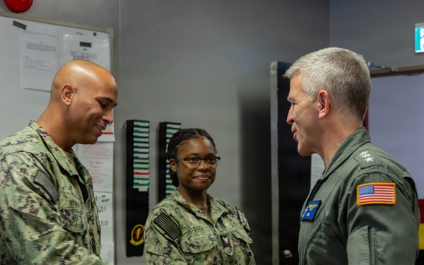 Vice Adm. Hannifin visits Carrier Air Wing 5