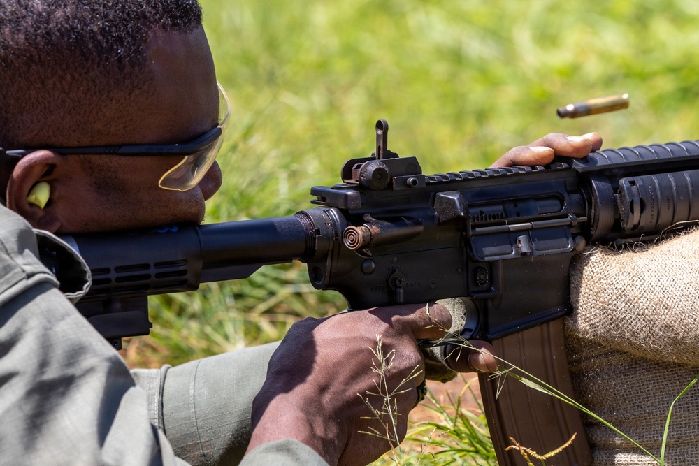 Competitors Zero M4A1 Carbines During PLFTRC
