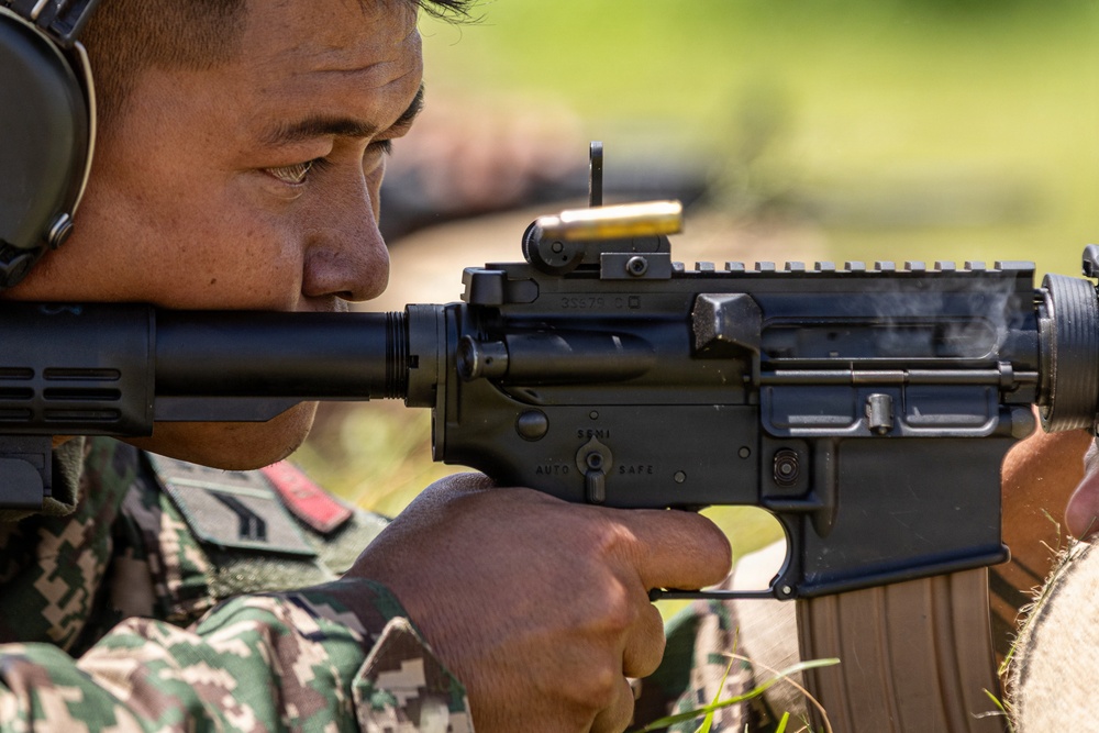 Competitors Zero M4A1 Carbines During PLFTRC