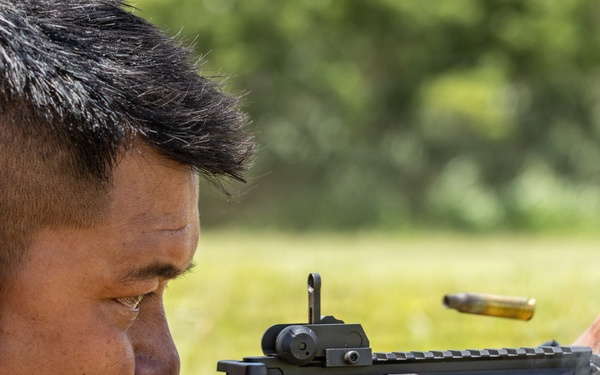 Competitors Zero M4A1 Carbines During PLFTRC