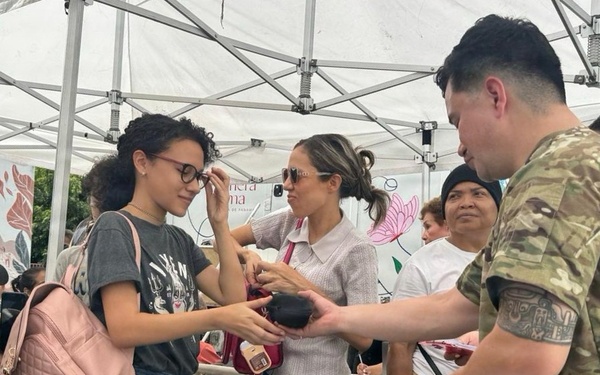 U.S. Service Members Deliver Eyeglasses to Local Community in Panama