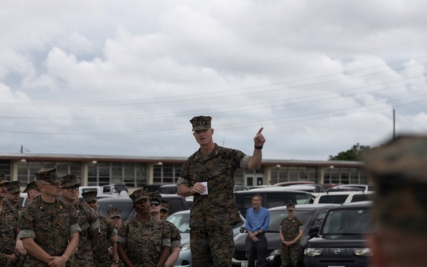 U.S. Marines Receive Navy and Marine Corps Achievement Medal from 3rd Marine Division Commanding General