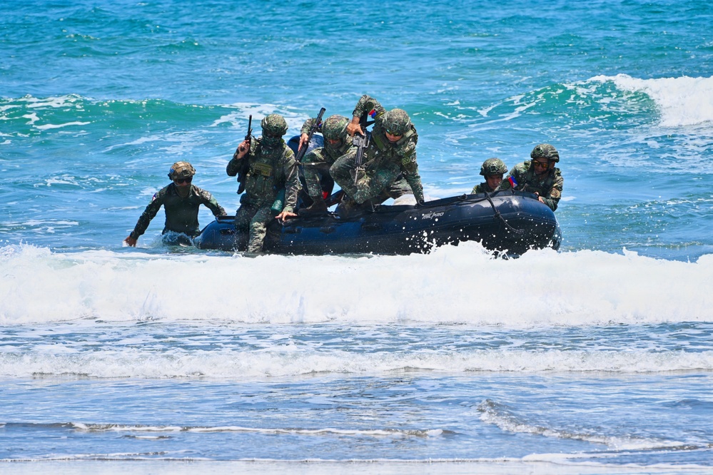 Balikatan 2026: Japan Ground Self-Defense Force, Philippine Army conduct amphibious assault
