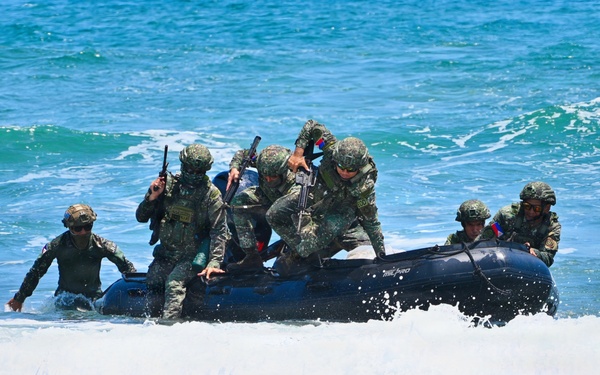 Balikatan 2026: Japan Ground Self-Defense Force, Philippine Army conduct amphibious assault