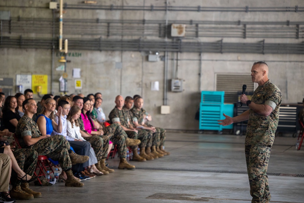 Col. Daniel Schierling relinquishes command of VMM-262 to Lt. Col. Derick E. Staffenson