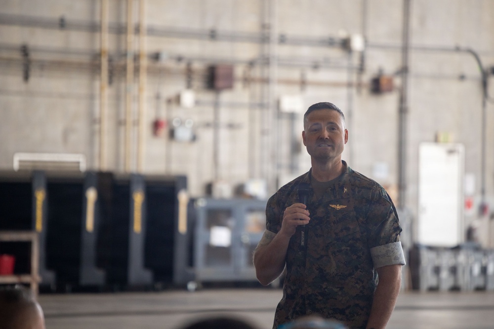 Col. Daniel Schierling relinquishes command of VMM-262 to Lt. Col. Derick E. Staffenson