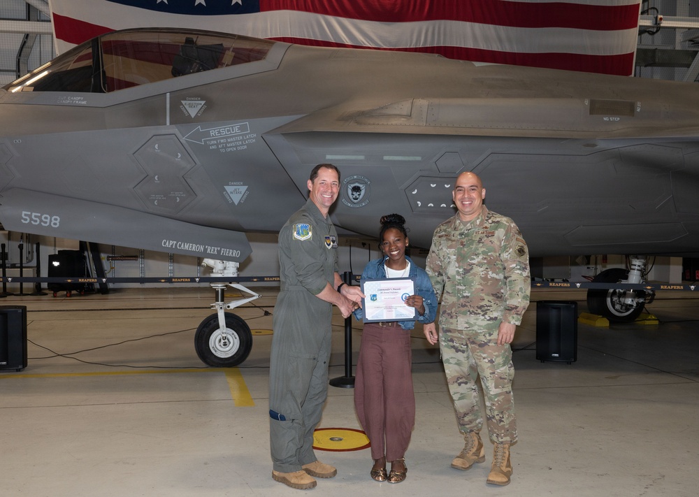 48 FW DOWEA students receive Commander’s Award
