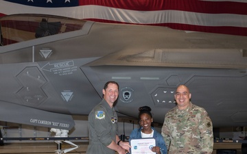48 FW DOWEA students receive Commander’s Award