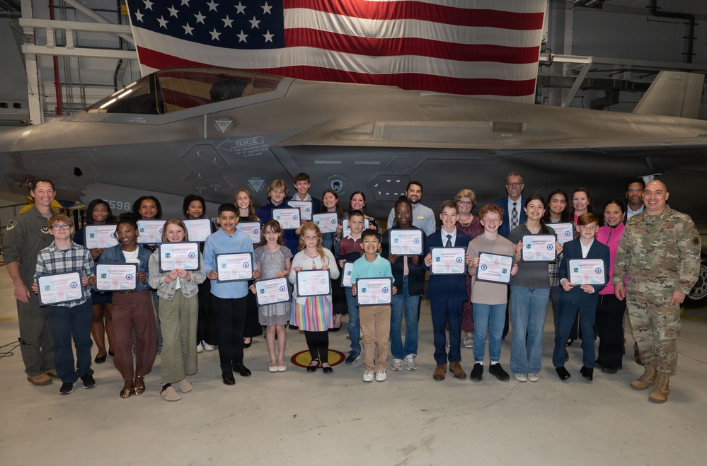 48 FW DOWEA students receive Commander’s Award