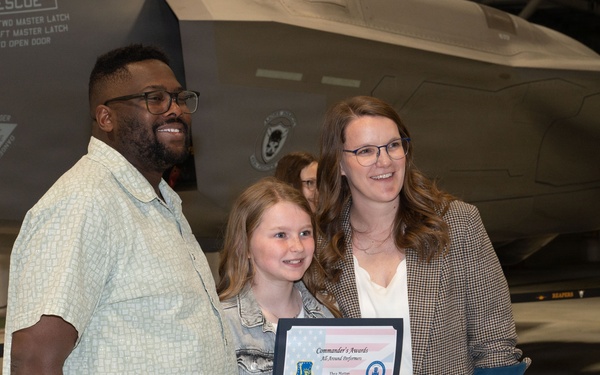 48 FW DOWEA students receive Commander’s Award