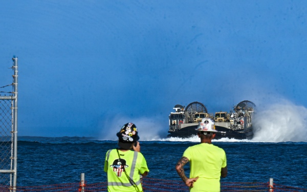 LCACs’ 62, 52 arrives in Saipan bearing Army vehicles for Typhoon Sinlaku response