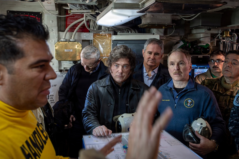 President of the Republic of Argentina and Argentine Distinguished Visitors Tour USS Nimitz