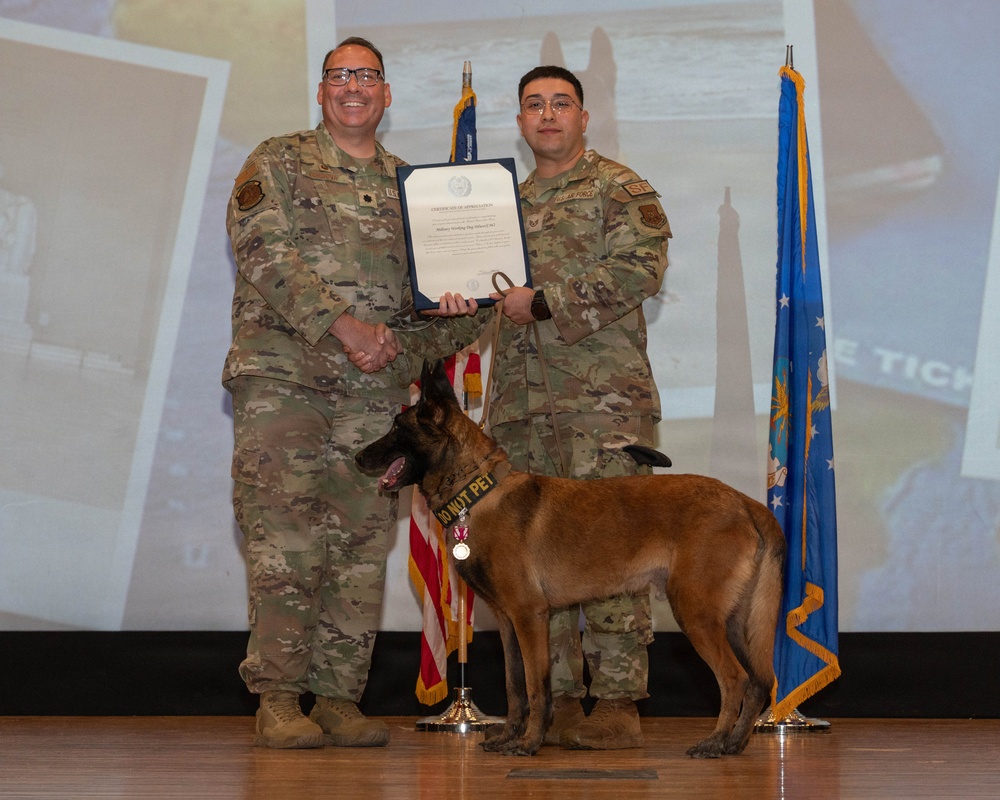 Dyess AFB honors retiring MWDs Baker and Dduco