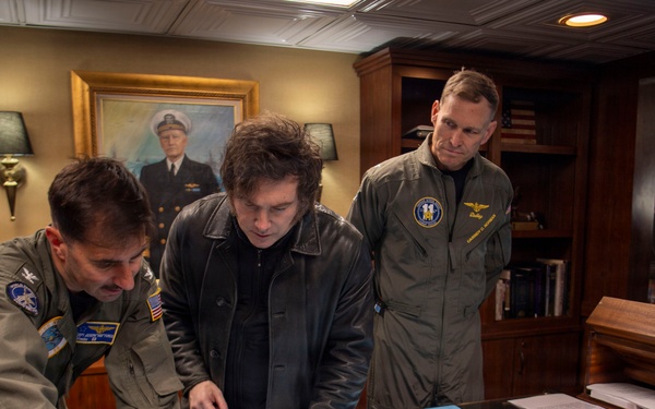 President of the Republic of Argentina and Argentine Distinguished Visitors Tour USS Nimitz