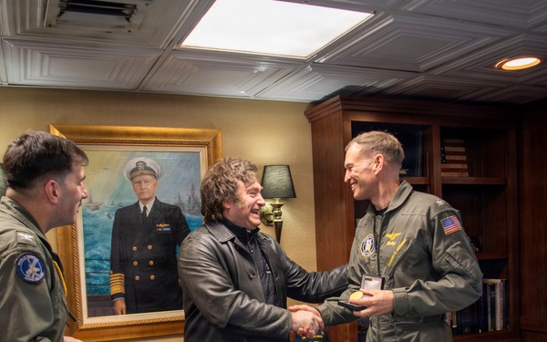 President of the Republic of Argentina and Argentine Distinguished Visitors Tour USS Nimitz