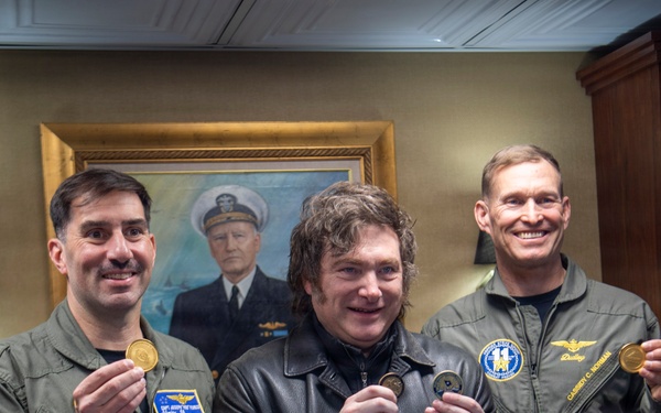 President of the Republic of Argentina and Argentine Distinguished Visitors Tour USS Nimitz
