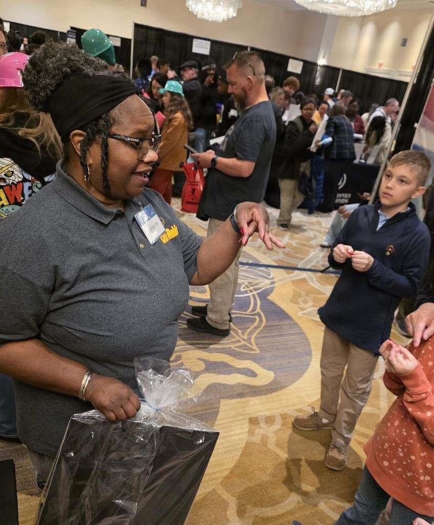 PAE SSP Employees Guide Students in STEM Challenge at Sea Air Space Expo