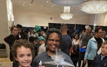 PAE SSP Employees Guide Students in STEM Challenge at Sea Air Space Expo