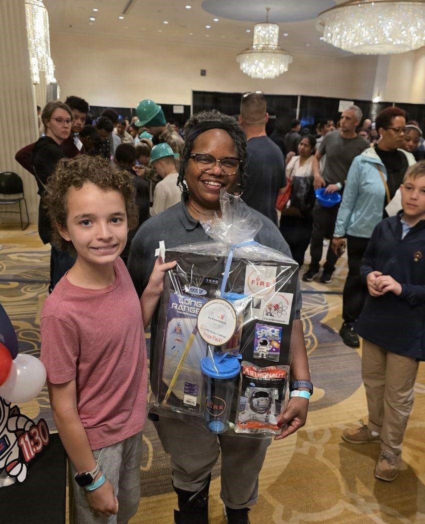 PAE SSP Employees Guide Students in STEM Challenge at Sea Air Space Expo