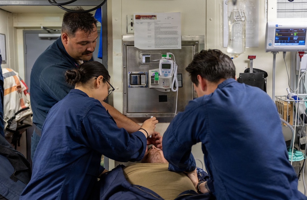 DVIDS - Images - DCTT Drill aboard USS Gonzalez (DDG 66) [Image 3 of 6]
