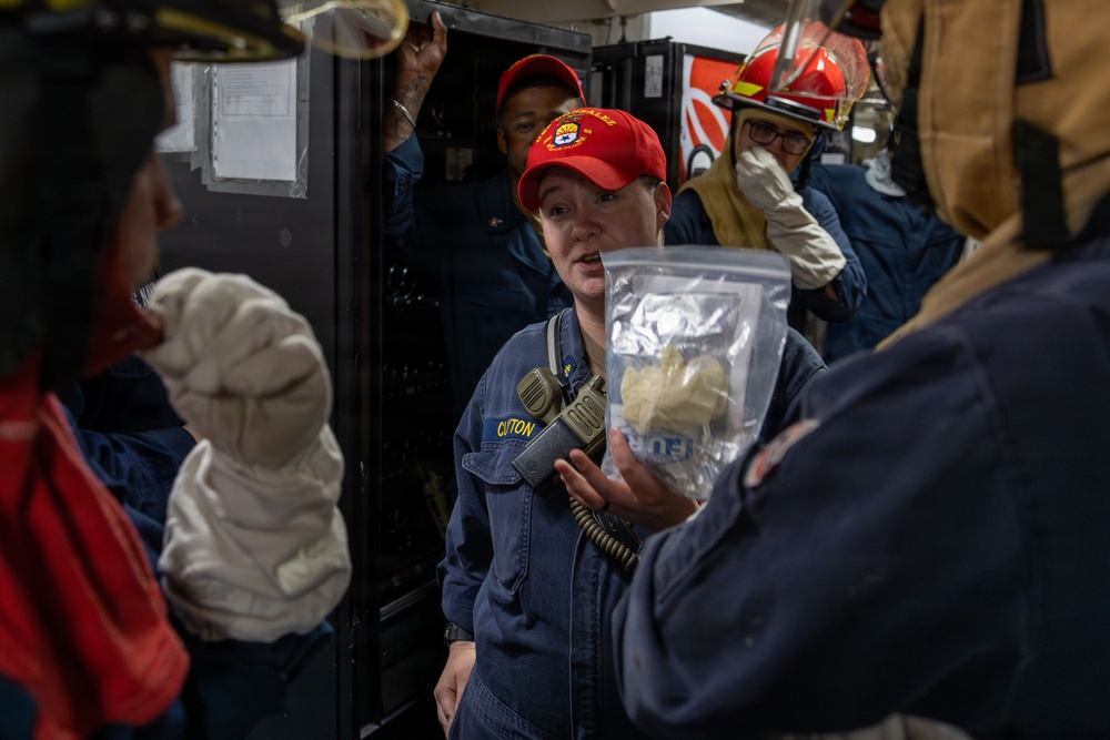 DVIDS - Images - DCTT Drill aboard USS Gonzalez (DDG 66) [Image 4 of 6]