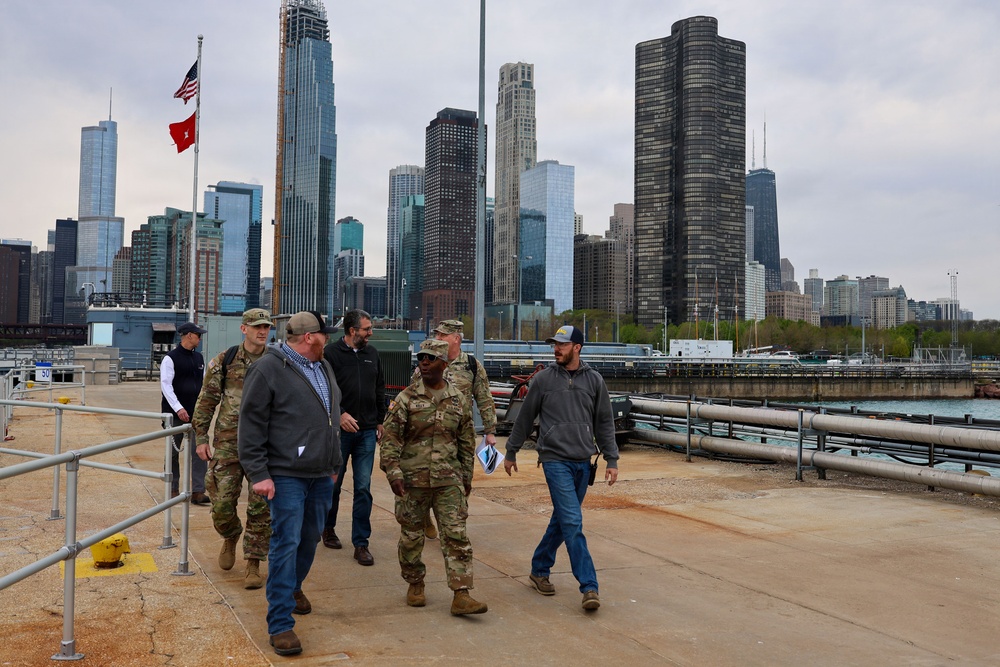 Maj. Gen. Jason Kelly visits Chicago Harbor Lock