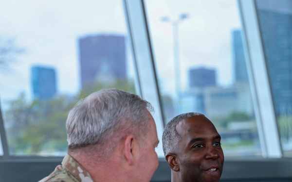 Maj. Gen. Jason Kelly visits Chicago Harbor Lock