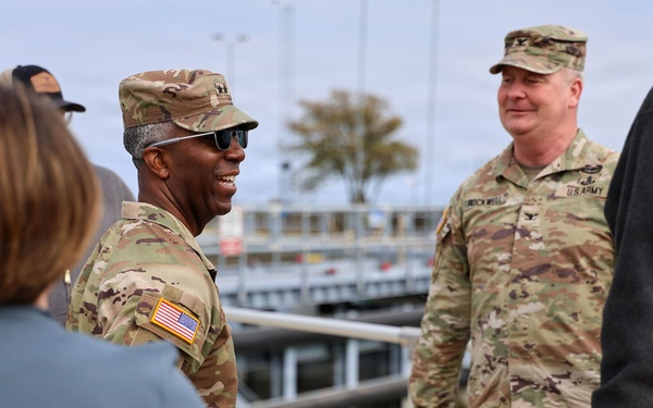 Maj. Gen. Jason Kelly visits Chicago Harbor Lock