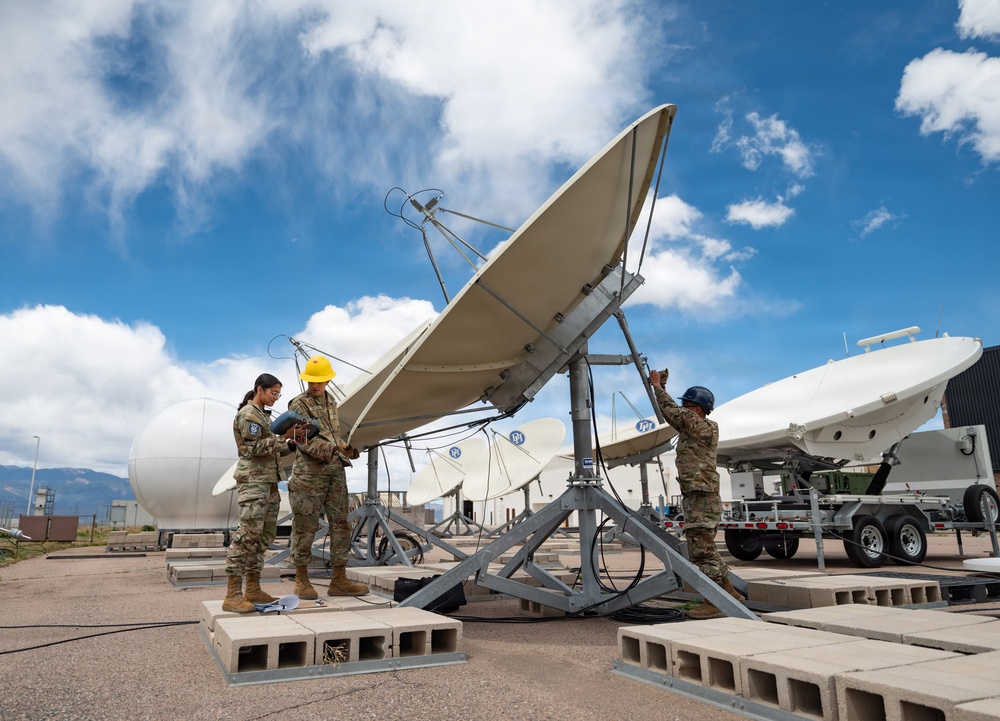 16th Electromagnetic Warfare Squadron Trains with Bounty Hunter