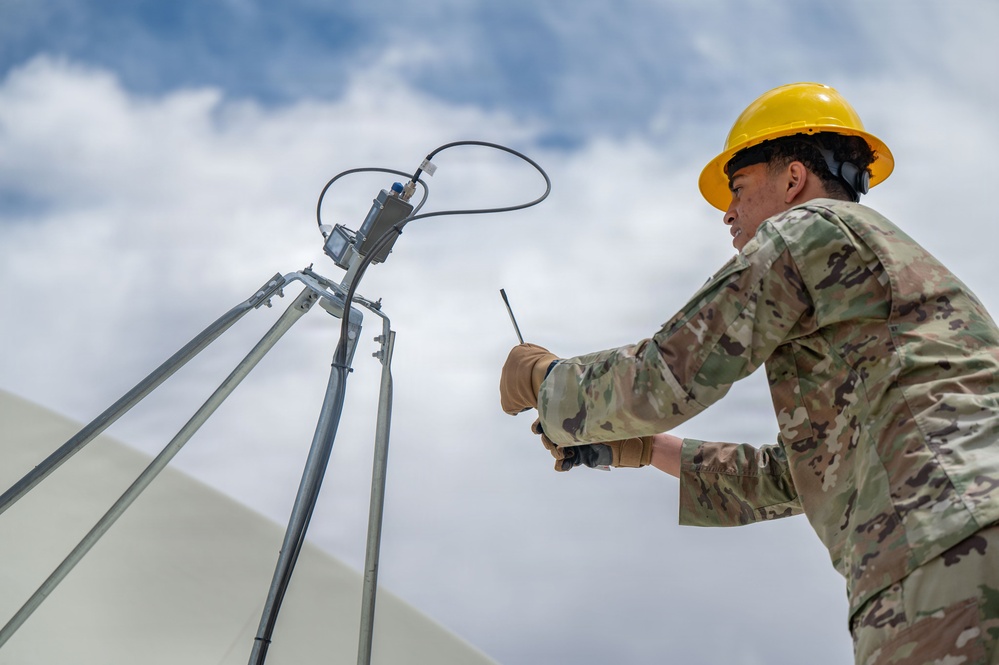 16th Electromagnetic Warfare Squadron Trains with Bounty Hunter