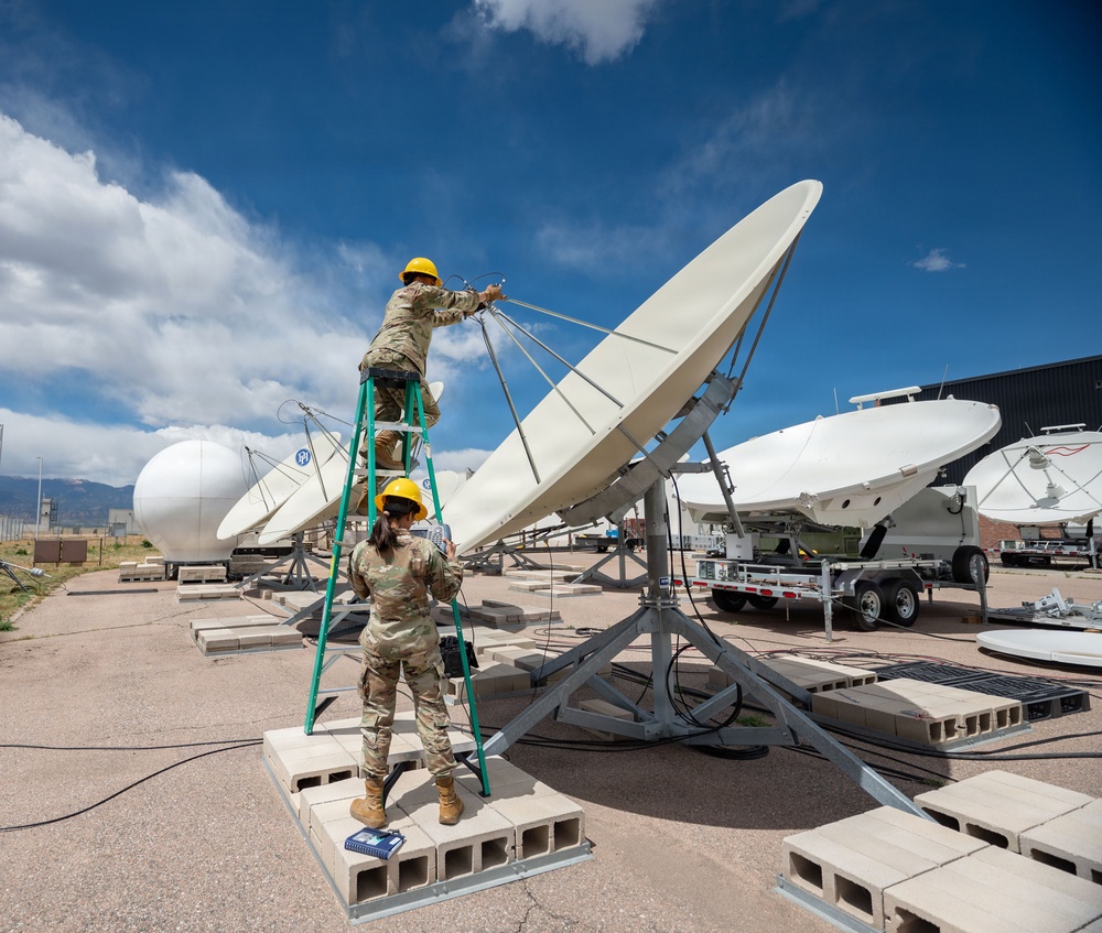 16th Electromagnetic Warfare Squadron Trains with Bounty Hunter