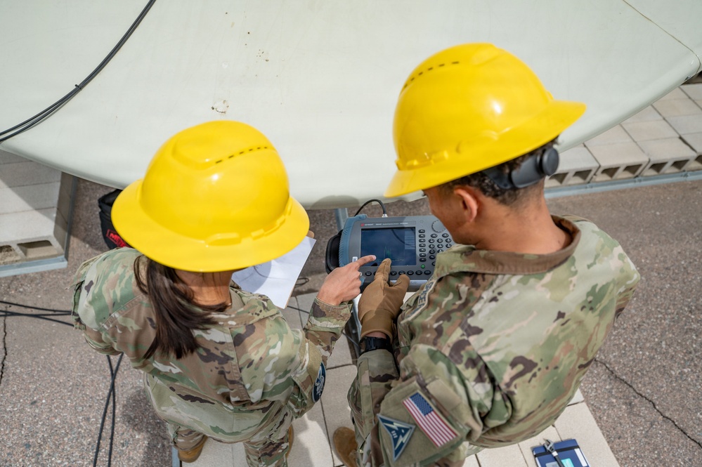 16th Electromagnetic Warfare Squadron Trains with Bounty Hunter